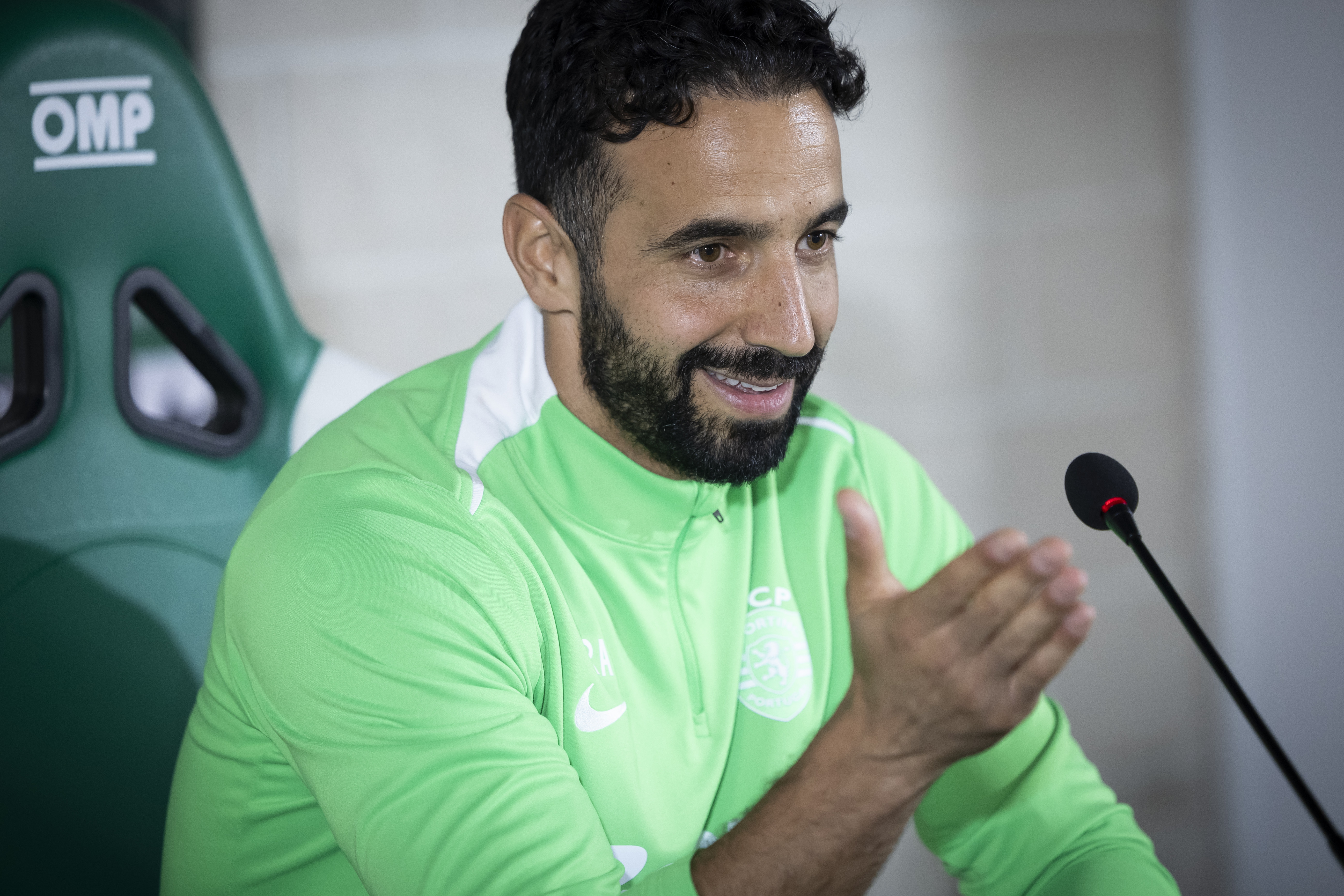 曼联迎葡超关键赛；集结日官宣签约；球迷炸锅；赛程密集仍需轮换 -华体会平台