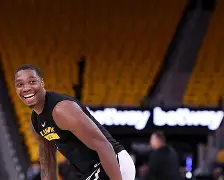 关于集结日NBA季后赛焦点战；里昂止住颓势；赛场秩序良好；团队化学反应显著的信息